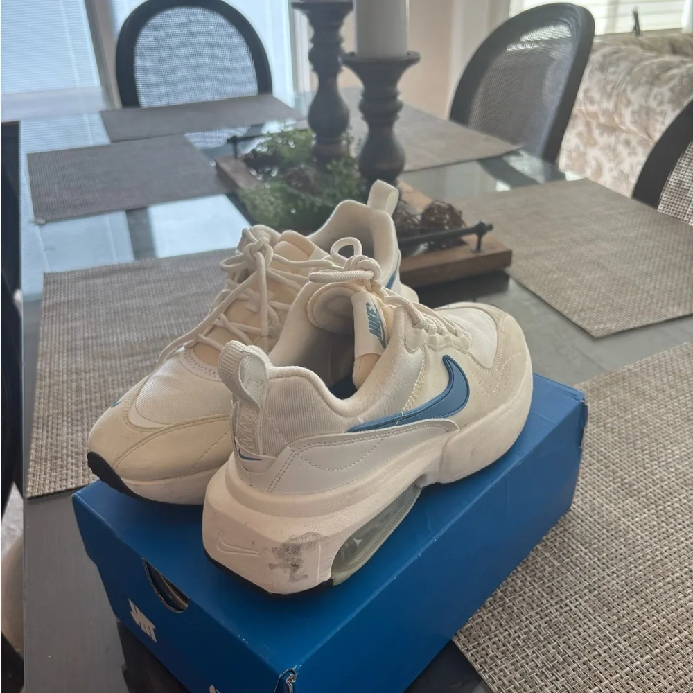 Nike White and Blue Sneakers - Picture 6 of 6